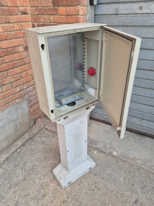 armario caja electrica plastico gris 133x43x20 1u